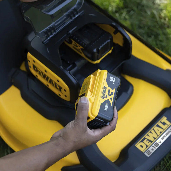 Газонокосарка акумуляторна  DeWALT DCMWP134W2, 2 акб 18 V 8 Ah, з/п
