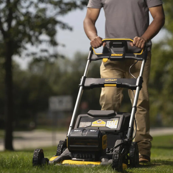 Газонокосарка акумуляторна  DeWALT DCMWP134W2, 2 акб 18 V 8 Ah, з/п