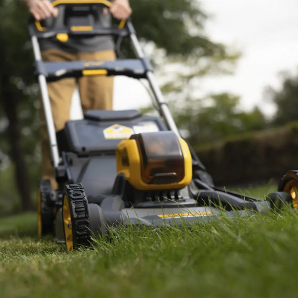 Газонокосарка акумуляторна самохідна DeWALT DCMWP500N, без акб та з/п