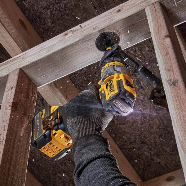 Аккумуляторная ударная дрель-шуруповерт DeWALT DCD999NT бесщеточная, без акб в чемодане