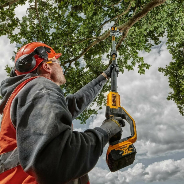 Аккумуляторный высоторез DeWALT DCMPS567P1, 1 акб, з/у