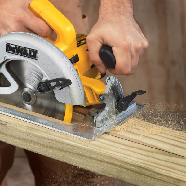 Пила дисковая DeWALT DWE575K